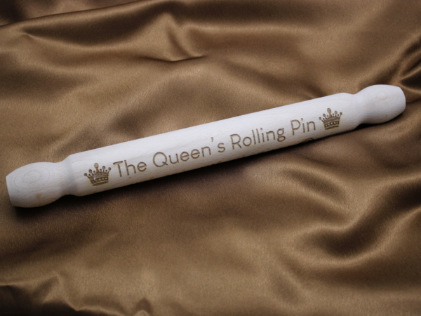 Personalised Engraved Long Rolling Pin with Handles 40 cm - The Queen's Rolling Pin