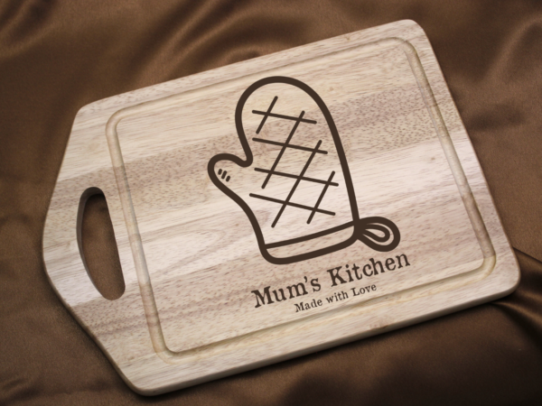 Kitchen Mitten Design Personalised Engraved Wooden Handled Chopping Board 35 cm - Image 2